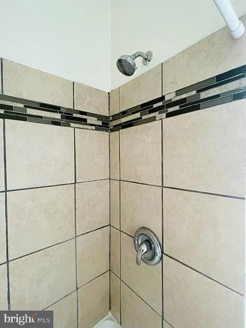 1112 N Eden St N Property Photo 7