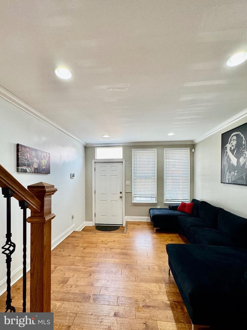 1019 W Fayette St Property Photo 3