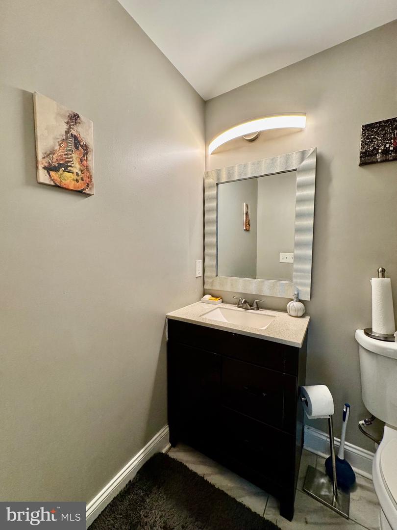 1019 W Fayette St Property Photo 18