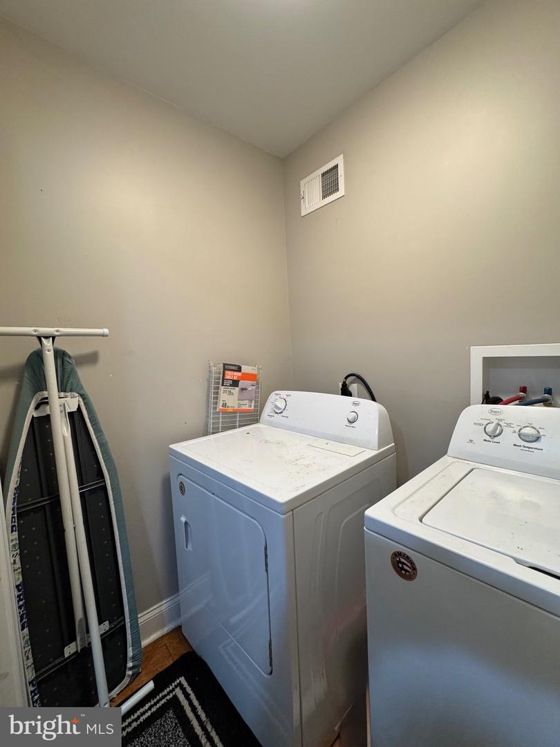 1019 W Fayette St Property Photo 22