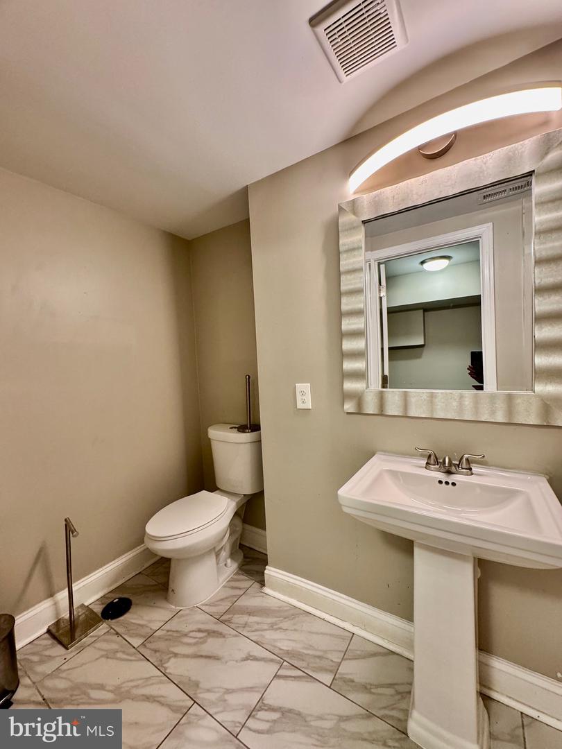 1019 W Fayette St Property Photo 32