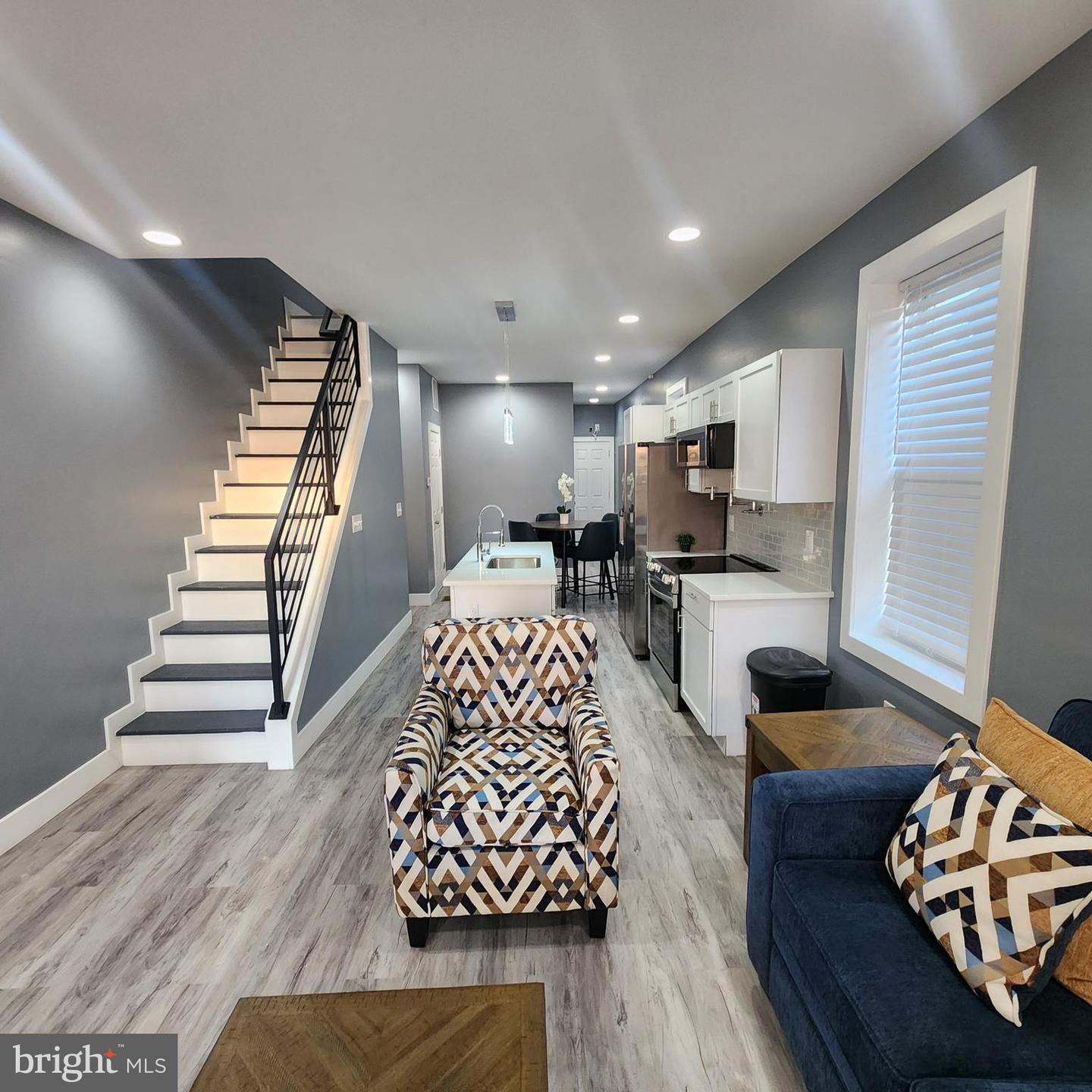 2751 FENWICK AVE Property Photo 1