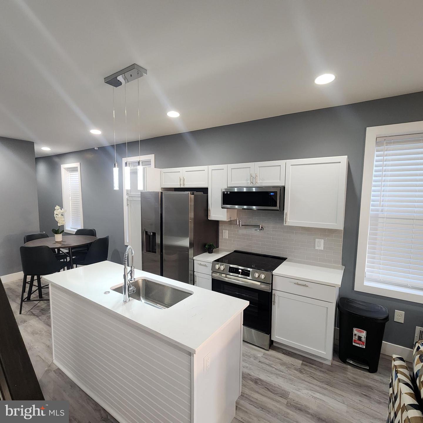 2751 Fenwick Ave Property Photo 4