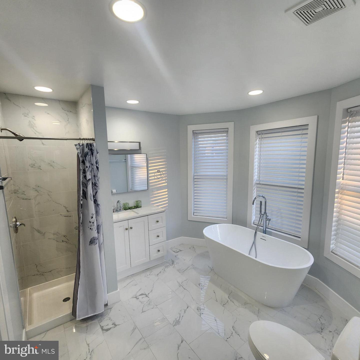 2751 Fenwick Ave Property Photo 14