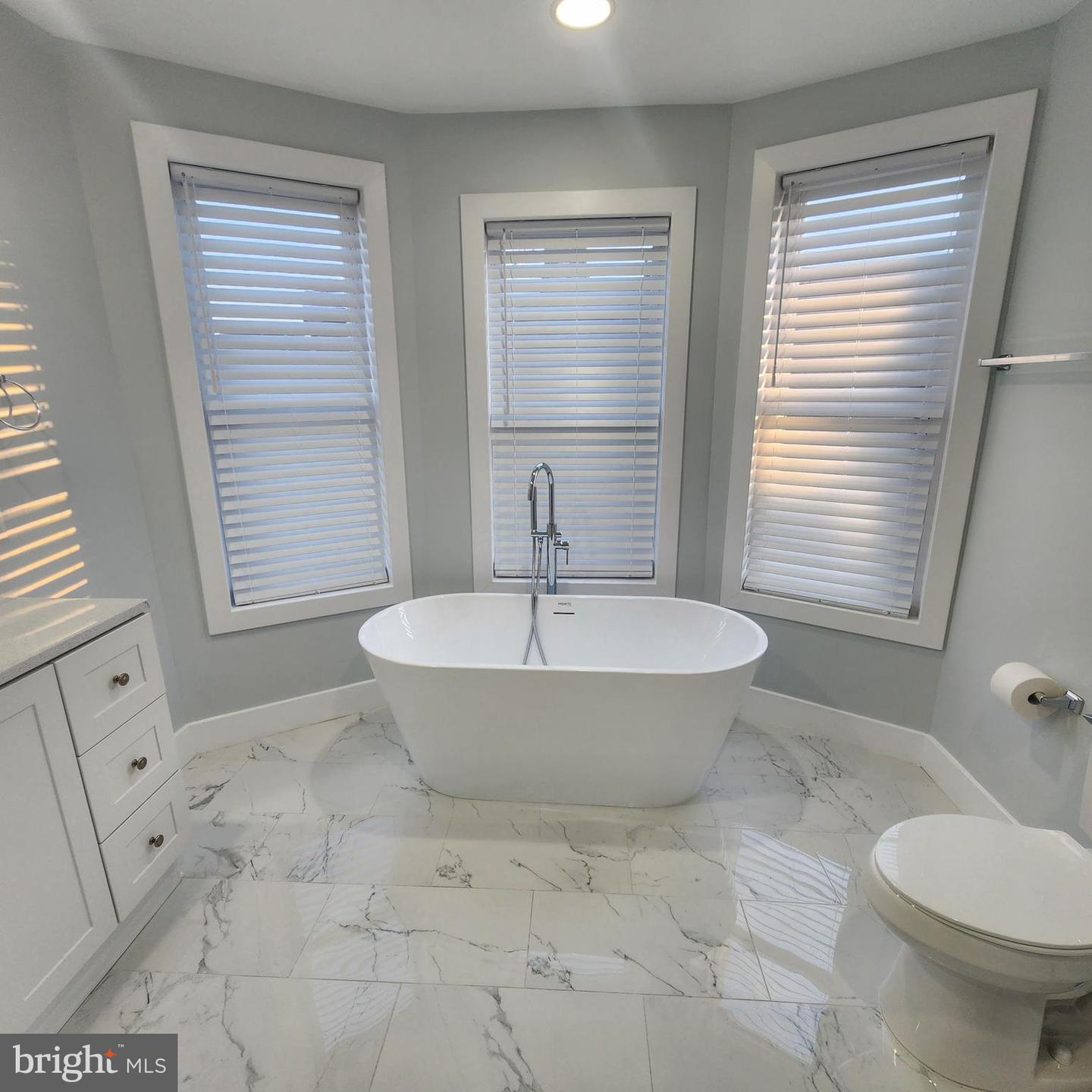 2751 Fenwick Ave Property Photo 15