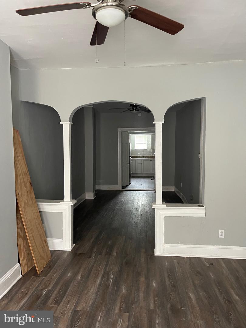 1113 N Montford Ave Property Photo 3