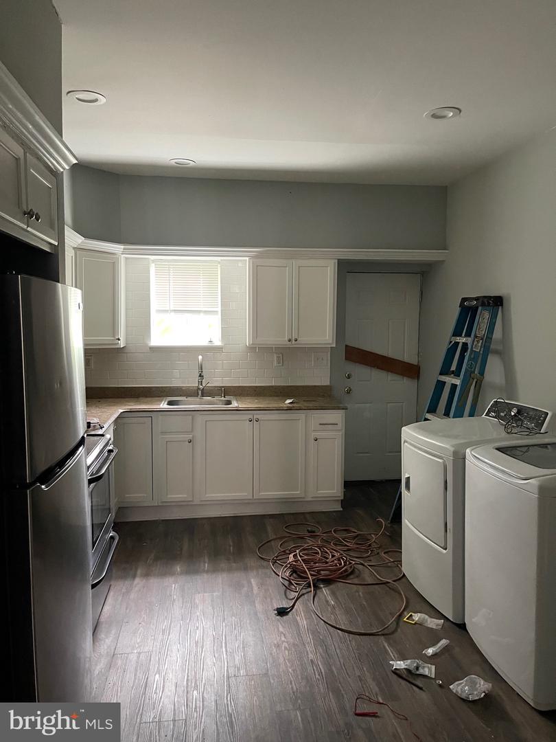 1113 N Montford Ave Property Photo 4
