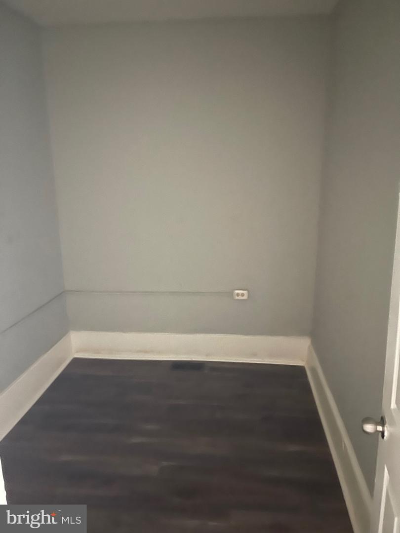1113 N Montford Ave Property Photo 12