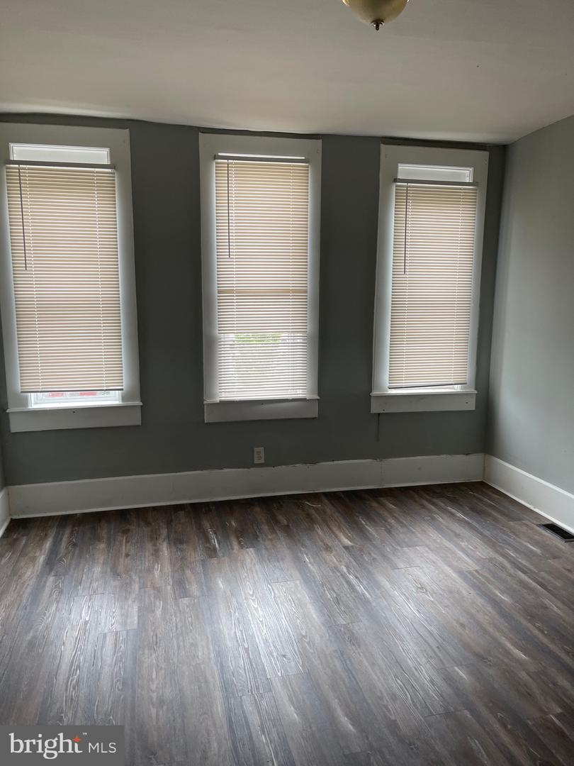 1113 N Montford Ave Property Photo 17