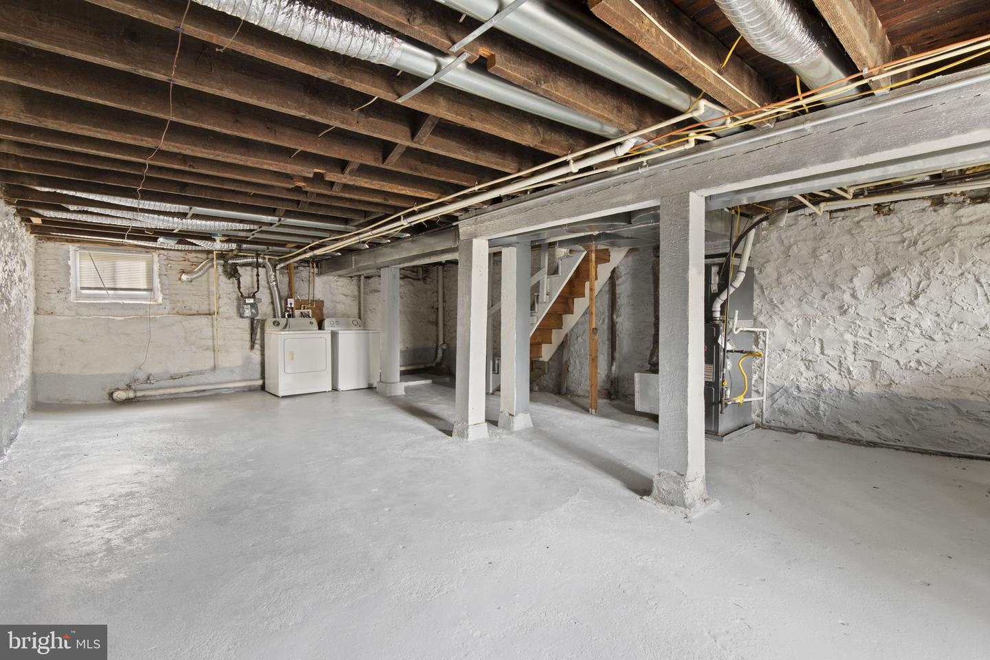 1209 Dukeland St Property Photo 15