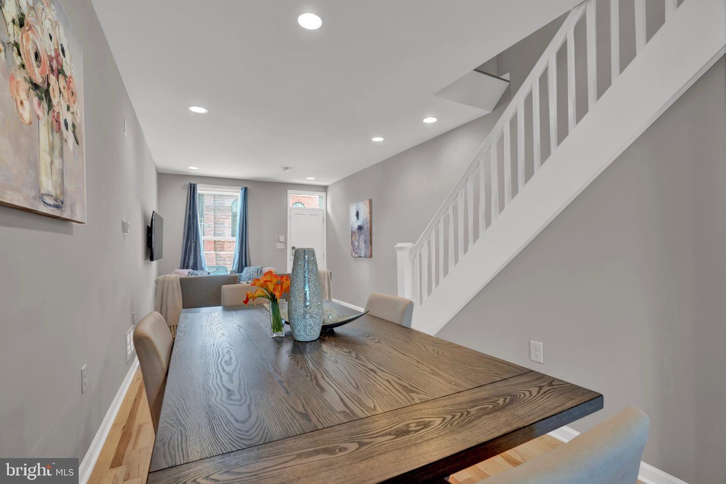 2111 E Chase St Property Photo 6