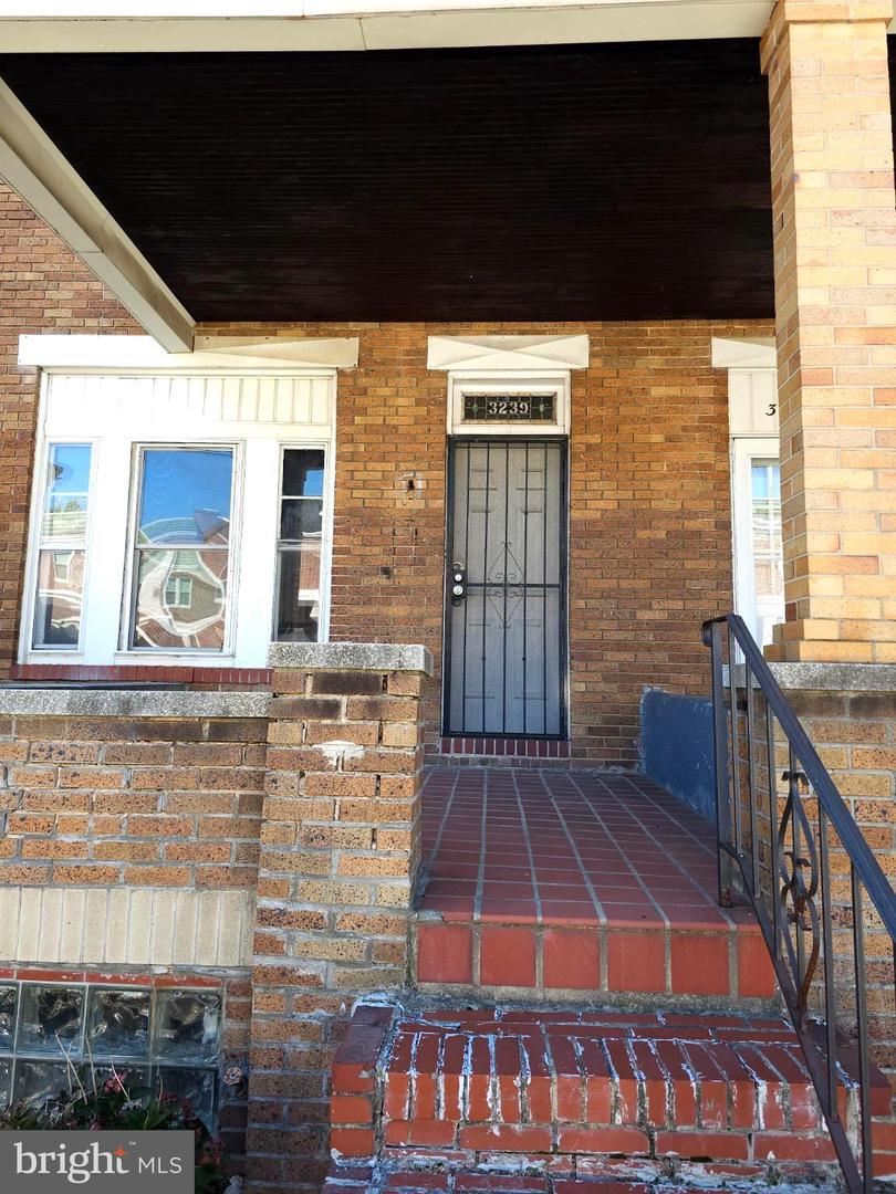 3239 Dudley Ave Property Photo 1