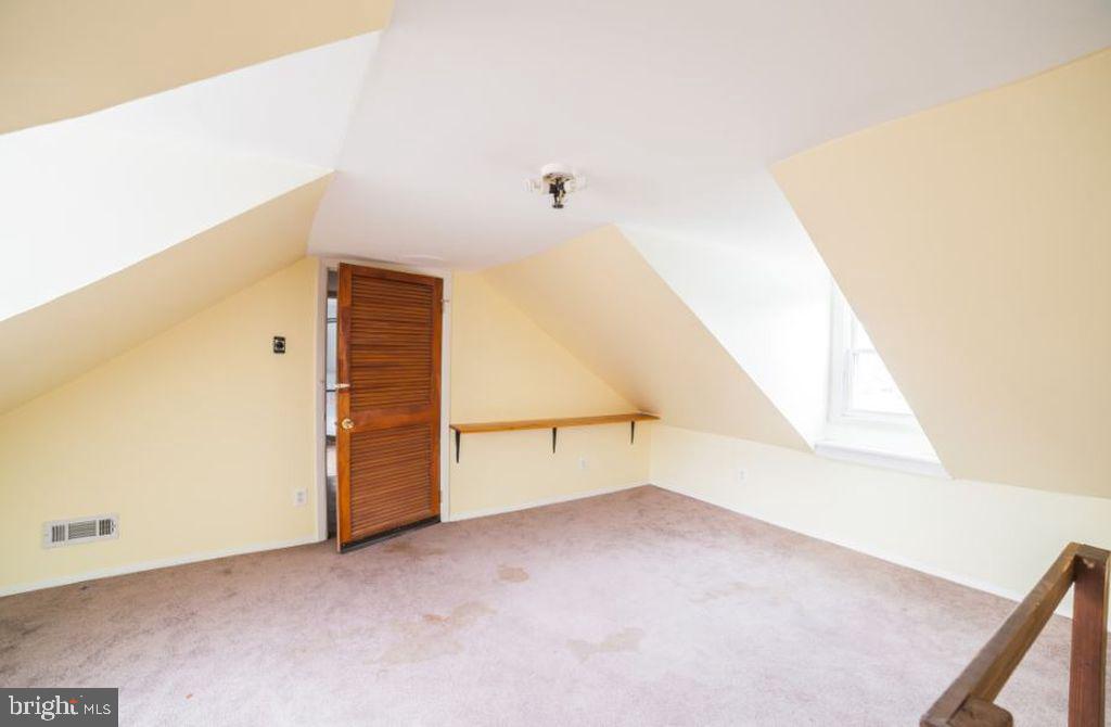 624 Stirling St Property Photo 2