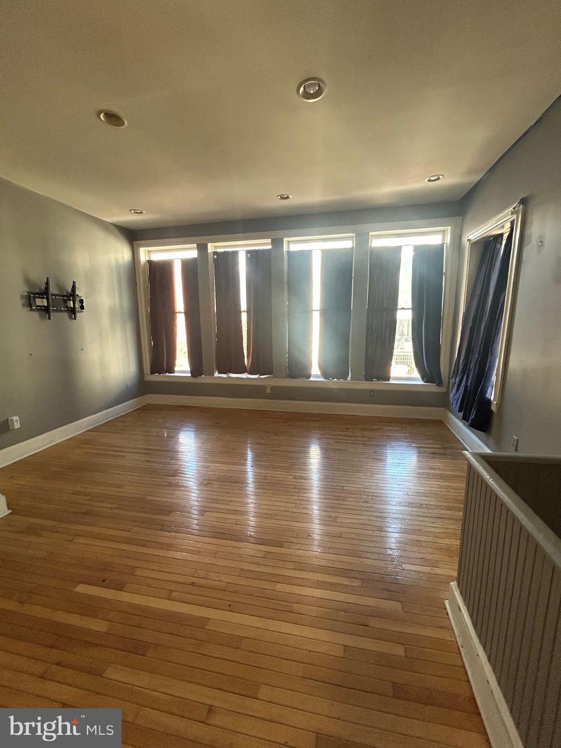 319 W MULBERRY ST #2 Property Photo 1