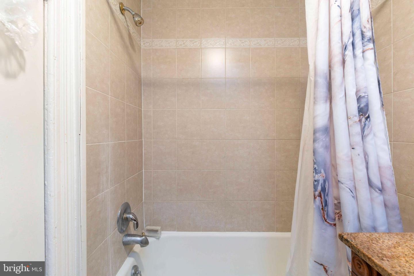5009 Roland Ave Property Photo 7