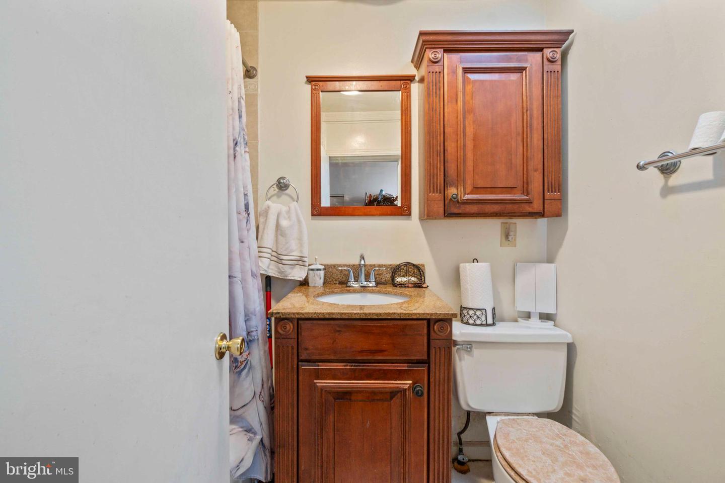 5009 Roland Ave Property Photo 8