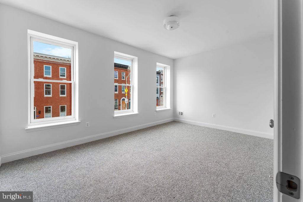 41 S Fulton Ave Property Photo 18