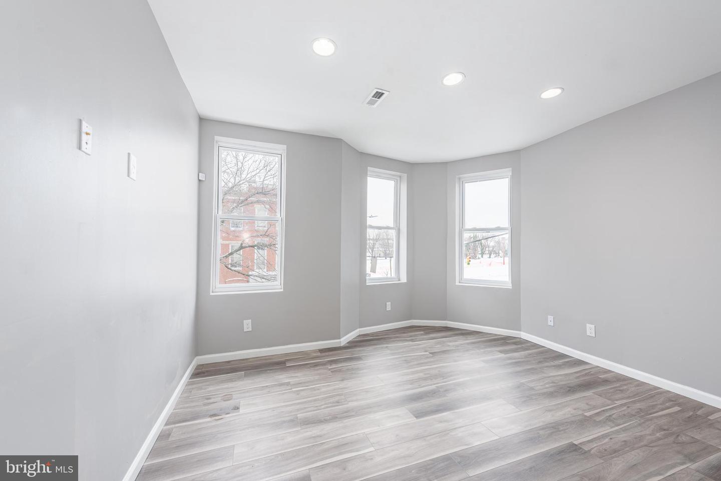 2143 Druid Hill Ave #unit 2 Property Photo 3