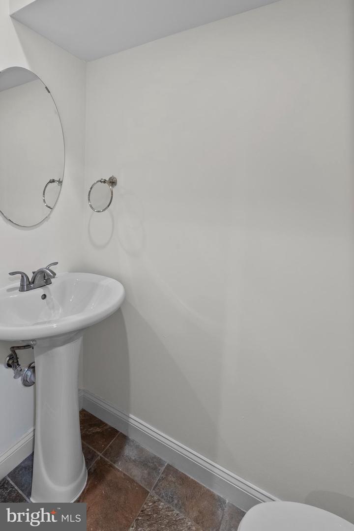402 E Fort Ave #b Property Photo 20