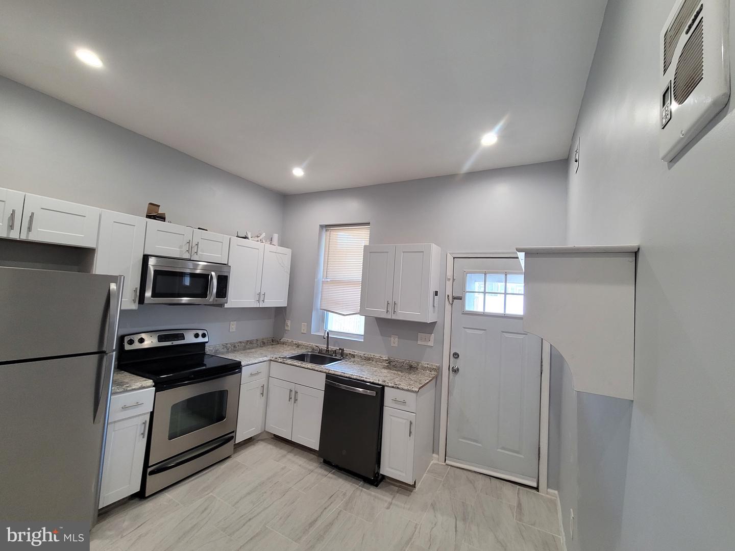 2635 N Calvert St Property Photo 9