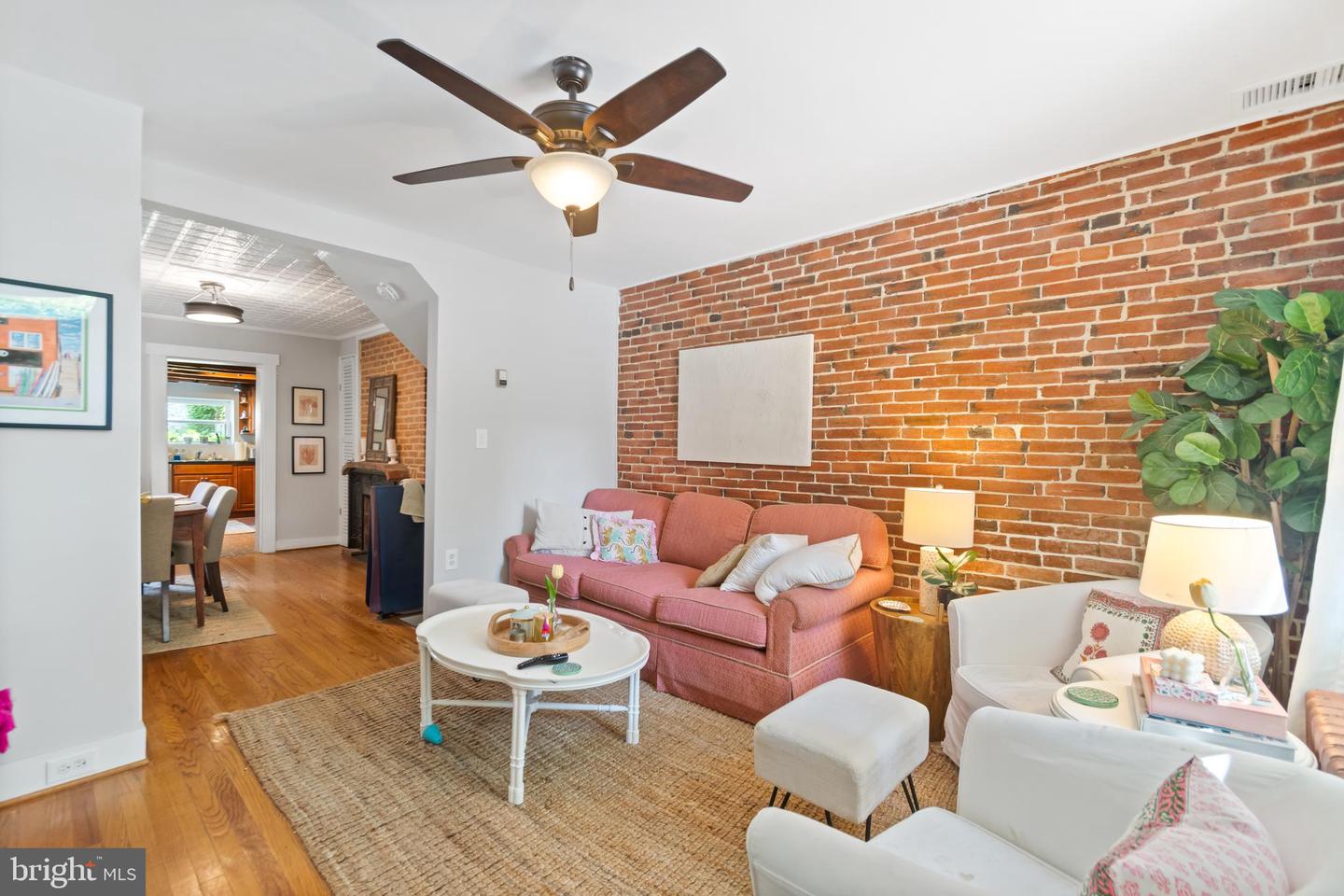 12 E Henrietta St E Property Photo 4
