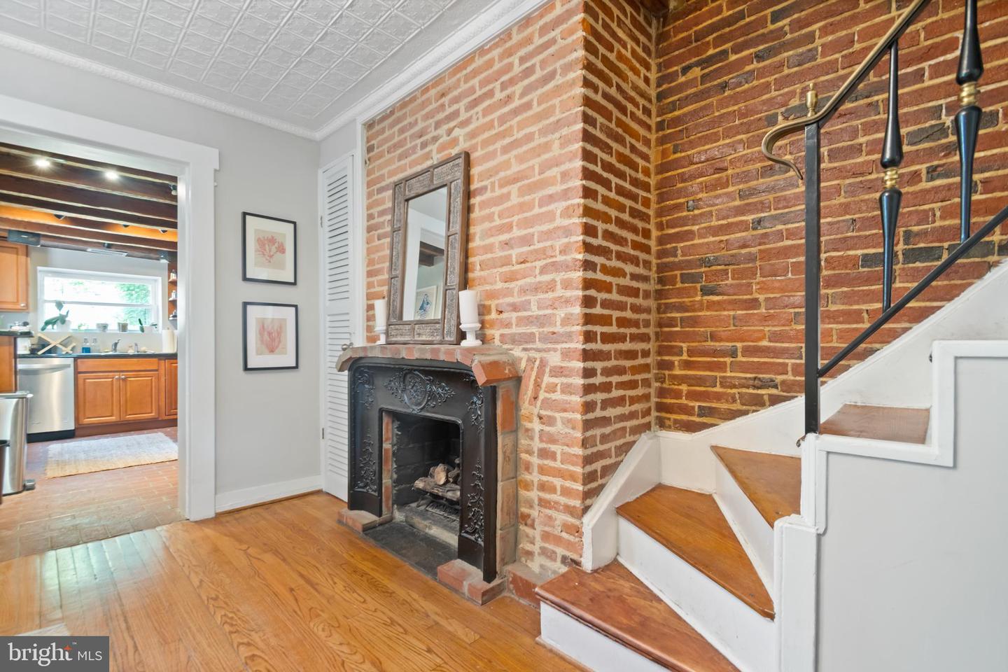 12 E Henrietta St E Property Photo 6