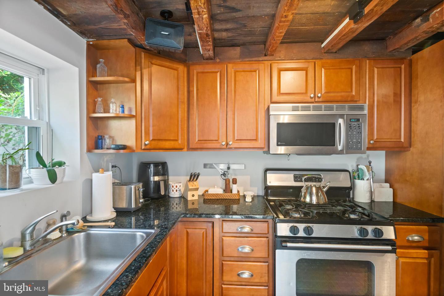 12 E Henrietta St E Property Photo 8