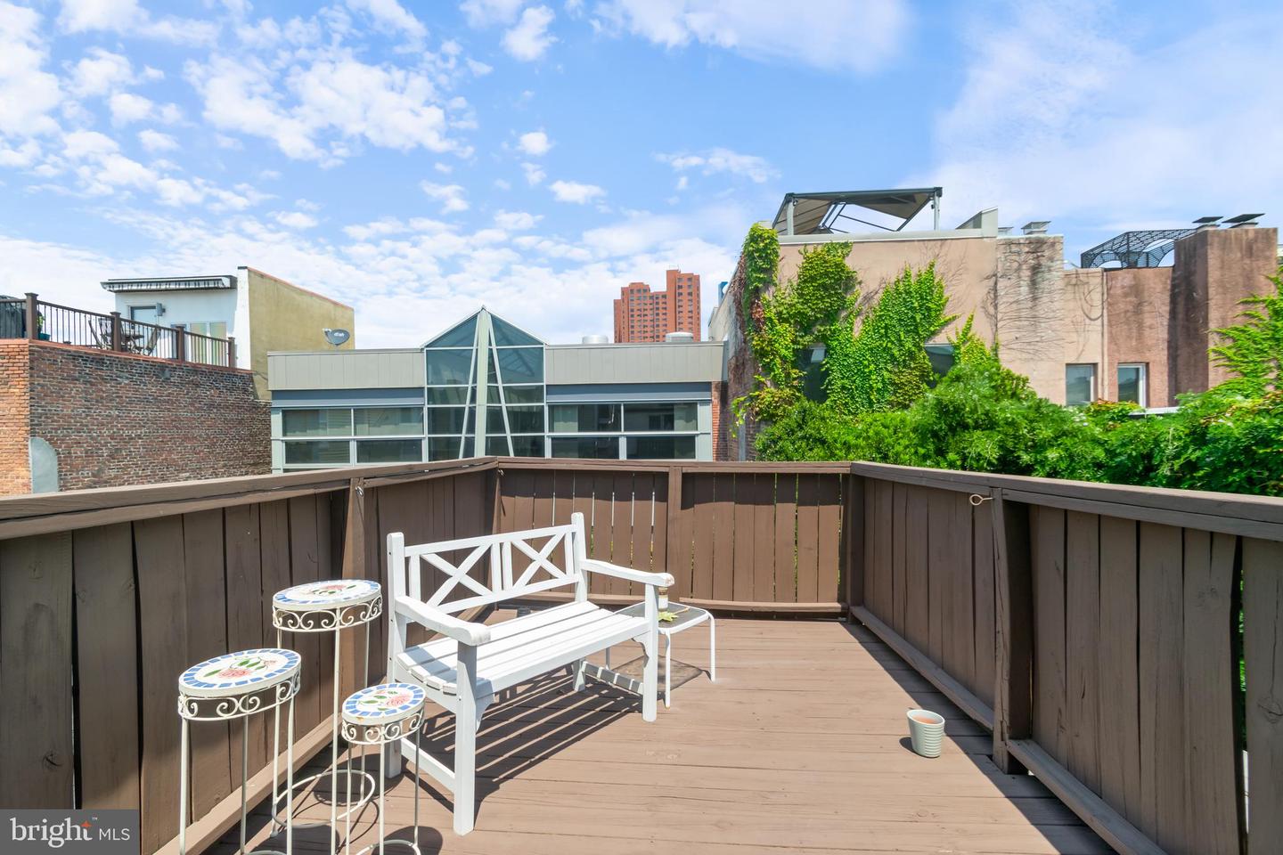 12 E Henrietta St E Property Photo 17