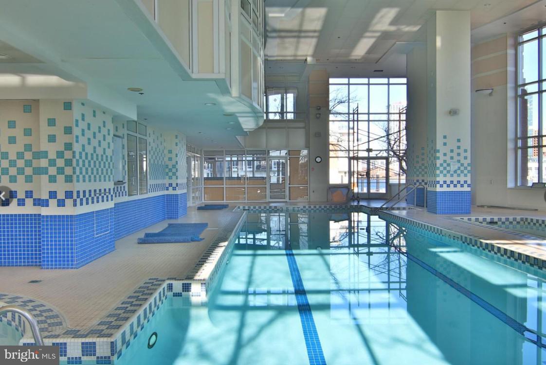 100 Harborview Dr #306 Property Photo 2