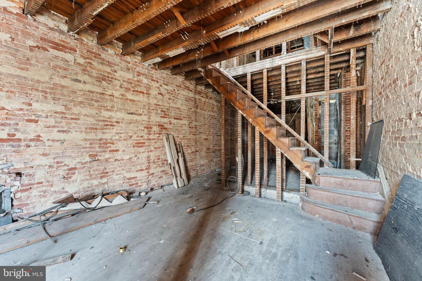809 Appleton St Property Photo 2