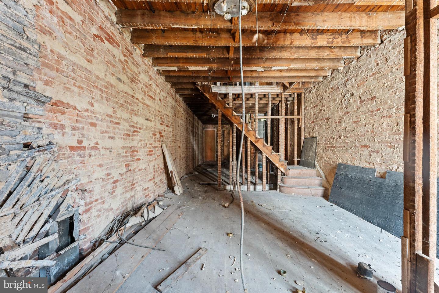 809 Appleton St Property Photo 3
