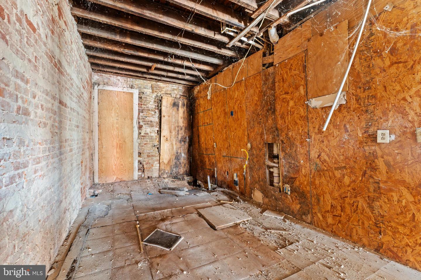 809 Appleton St Property Photo 6