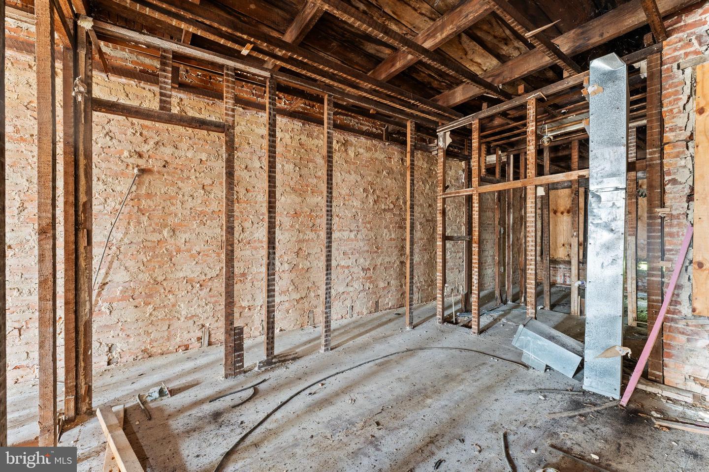 809 Appleton St Property Photo 11
