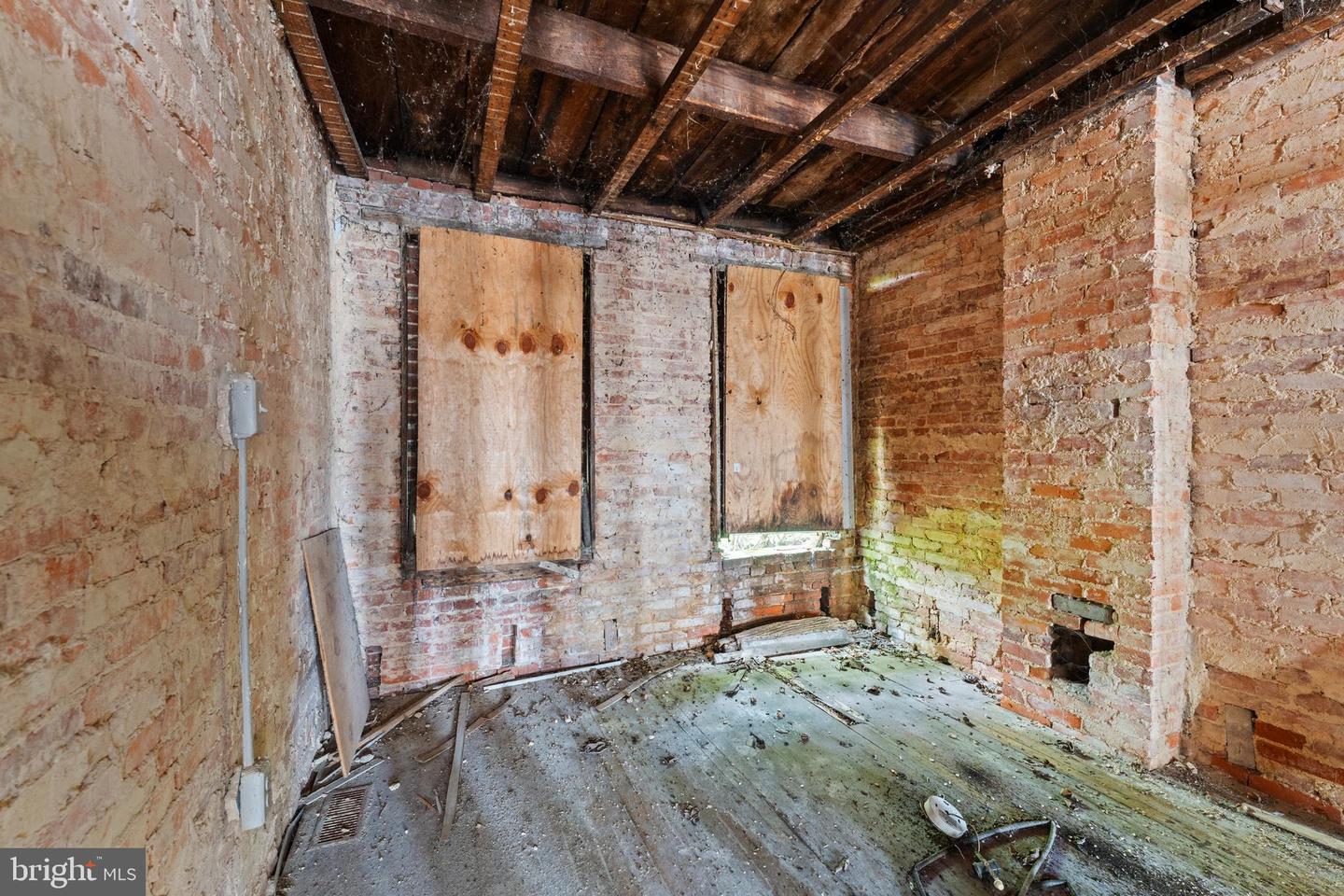 809 Appleton St Property Photo 15