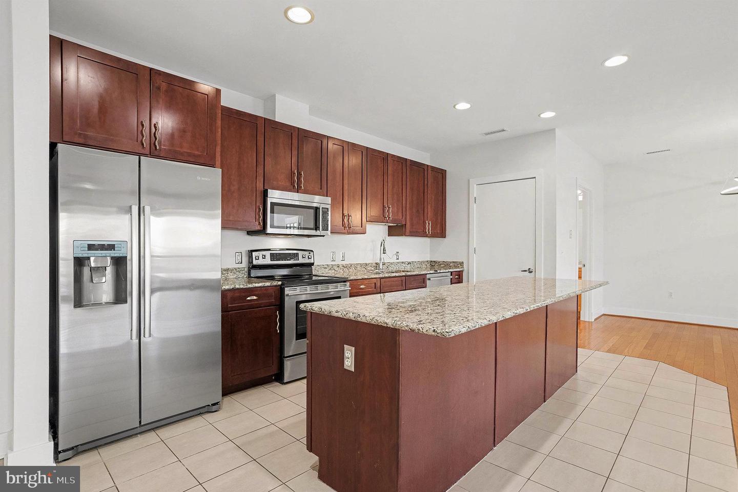 2772 Lighthouse Pt E #201 Property Photo 3