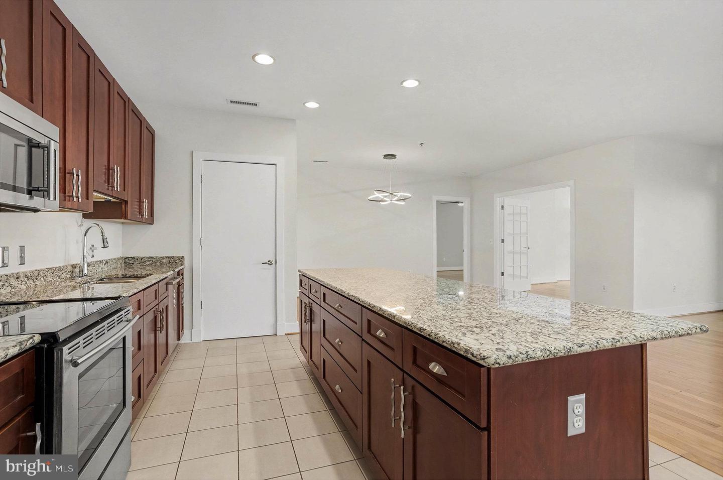2772 Lighthouse Pt E #201 Property Photo 4