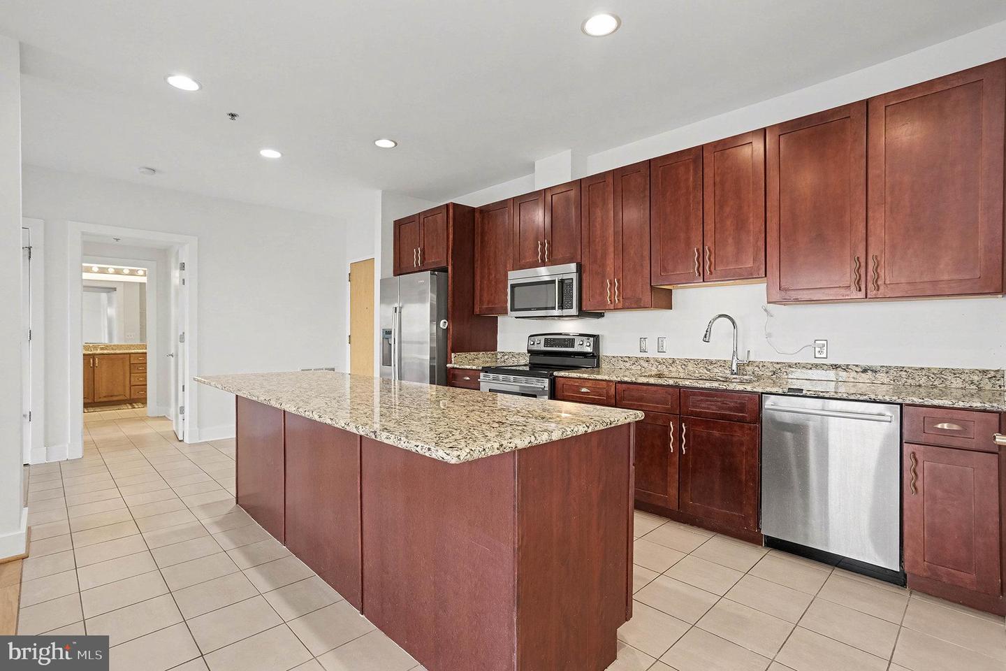 2772 Lighthouse Pt E #201 Property Photo 6