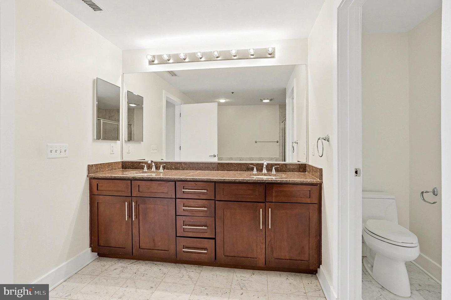 2772 Lighthouse Pt E #201 Property Photo 22