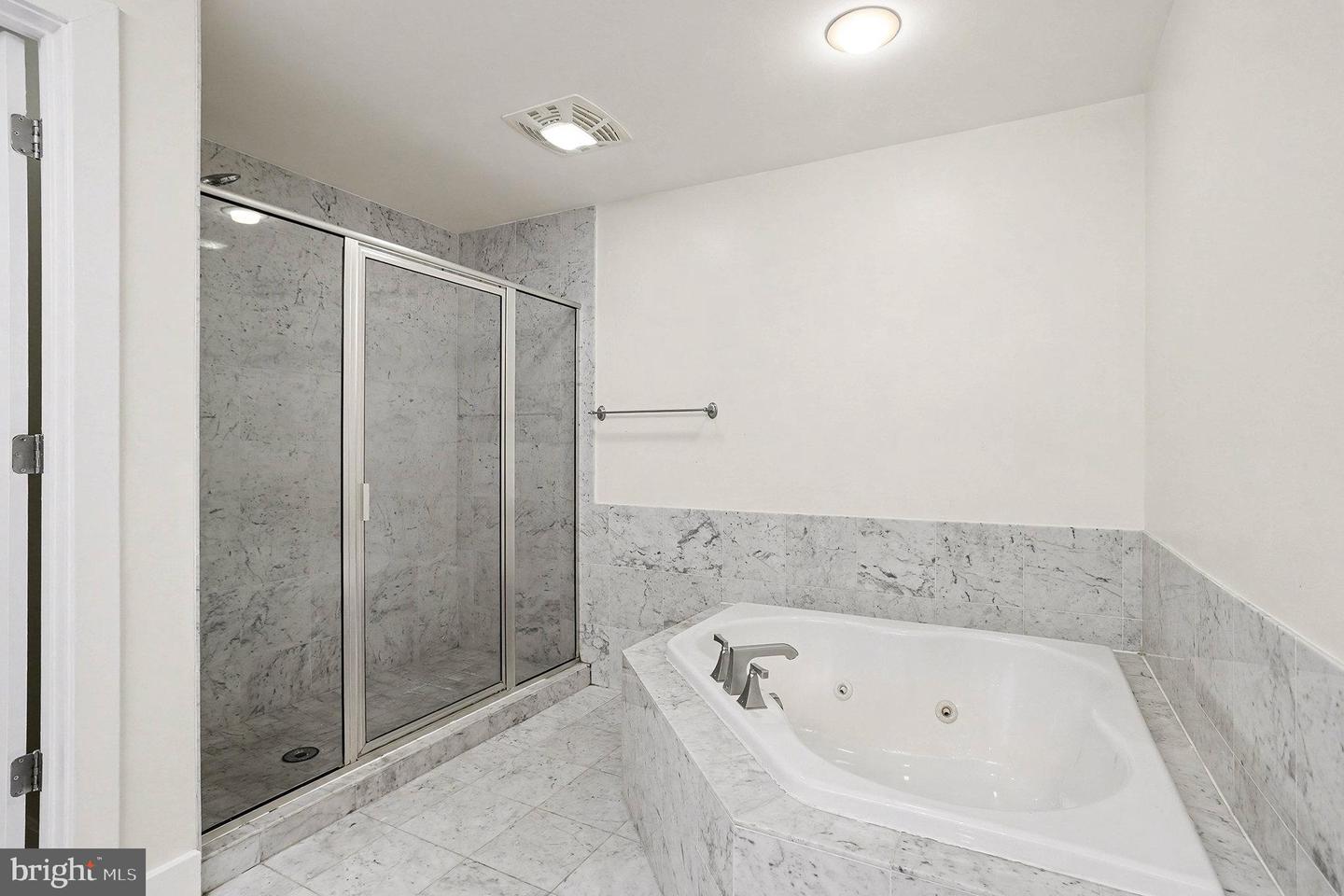 2772 Lighthouse Pt E #201 Property Photo 23