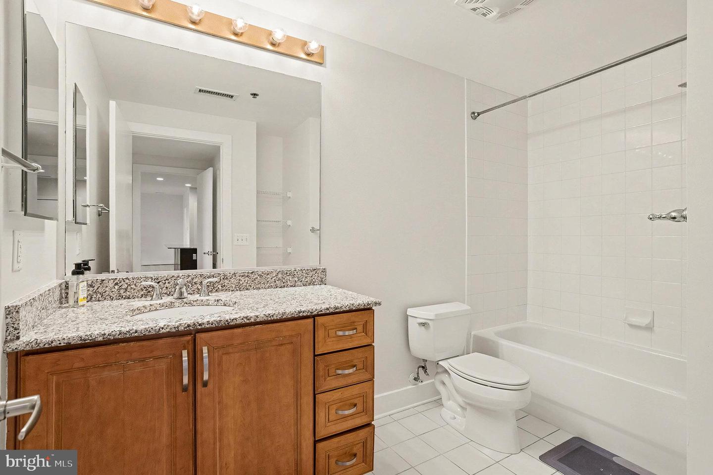 2772 Lighthouse Pt E #201 Property Photo 25