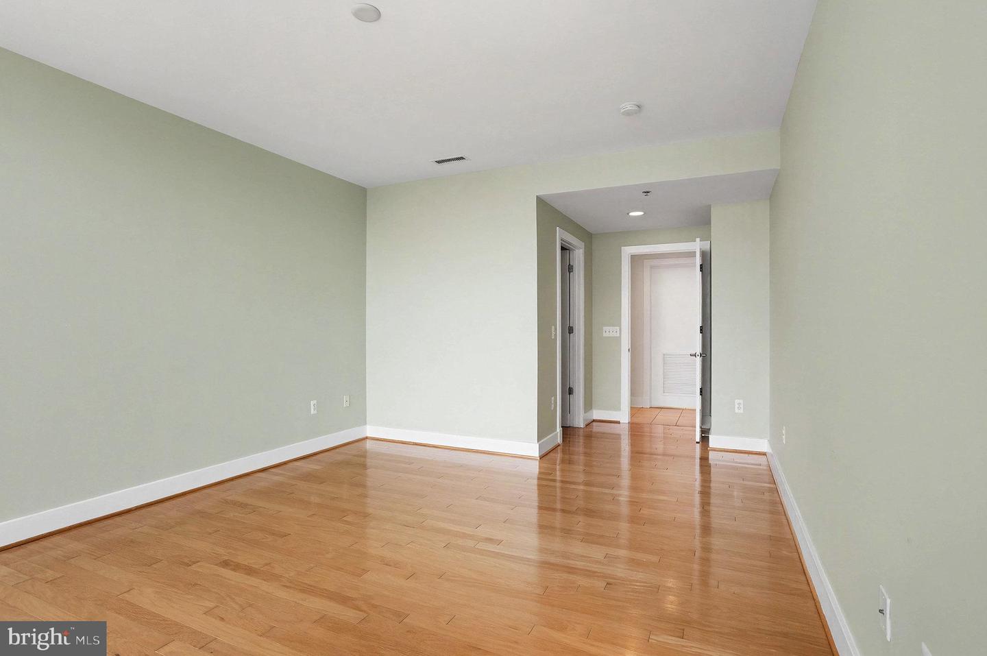 2772 Lighthouse Pt E #201 Property Photo 29