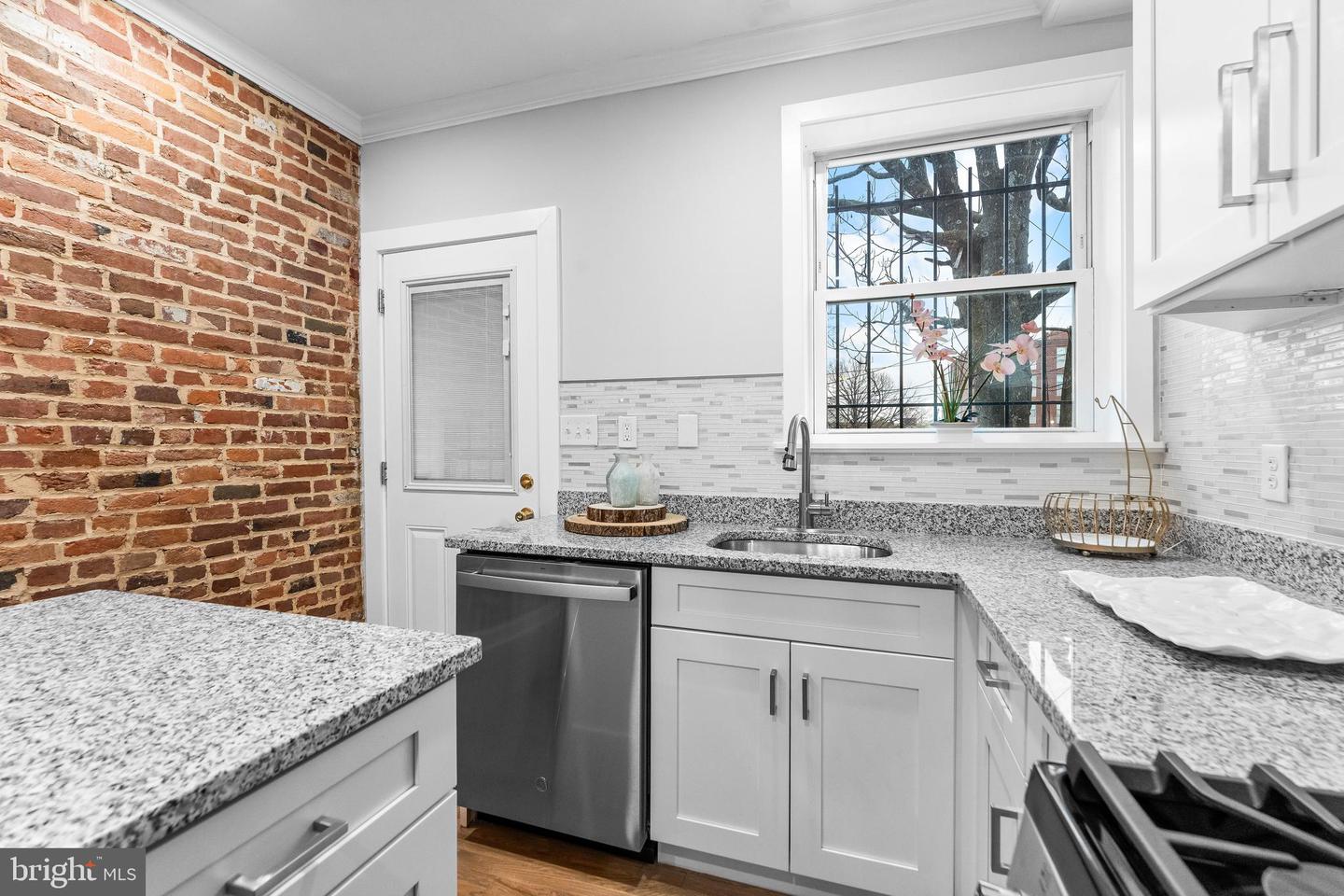 1003 W Fayette St Property Photo 36