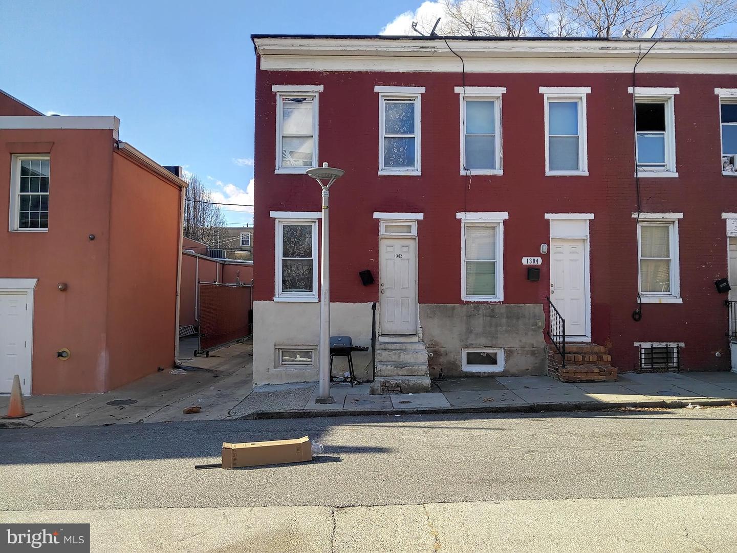 1302 N SPRING ST Property Photo 1