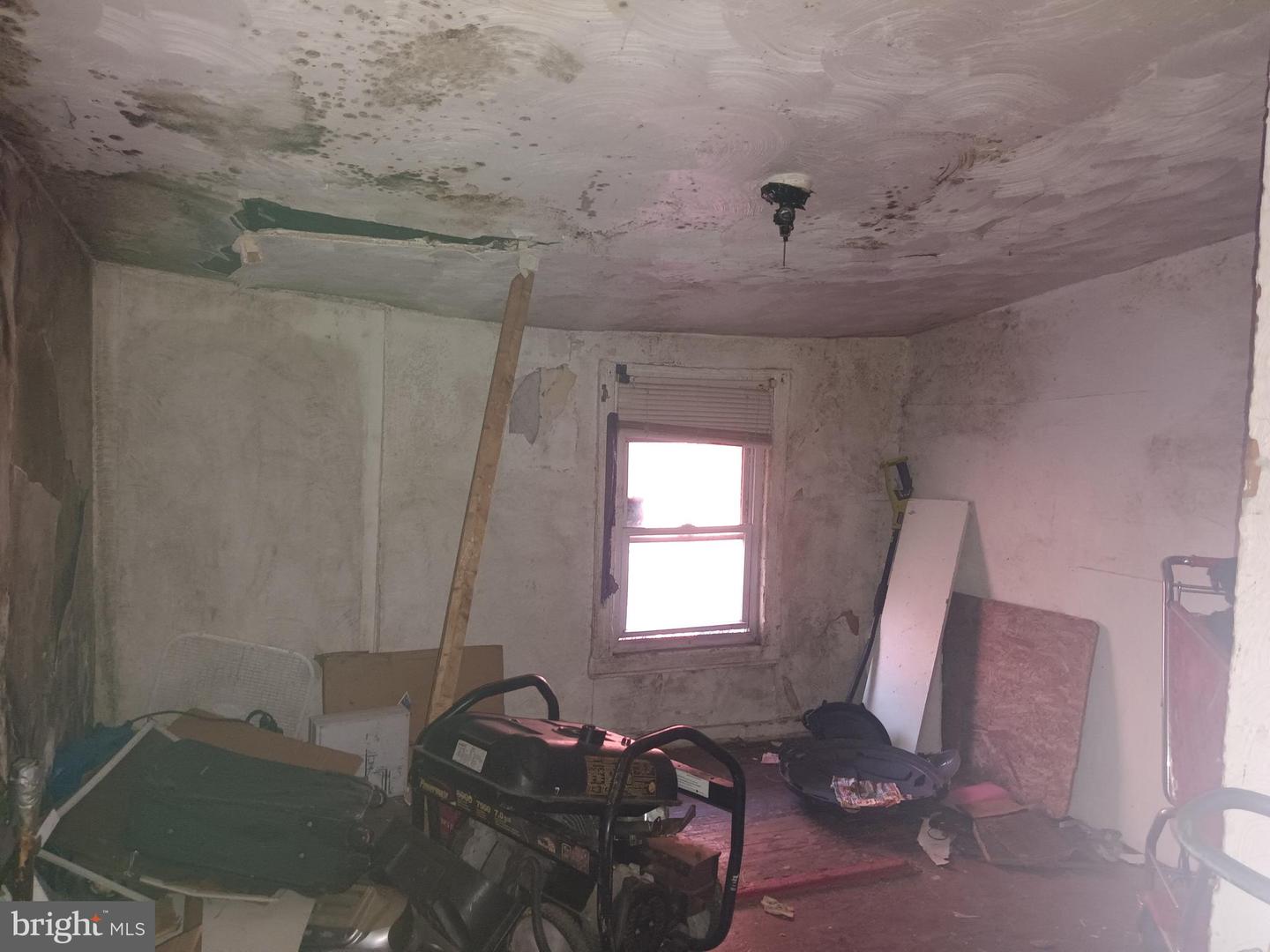 1302 N Spring St Property Photo 3