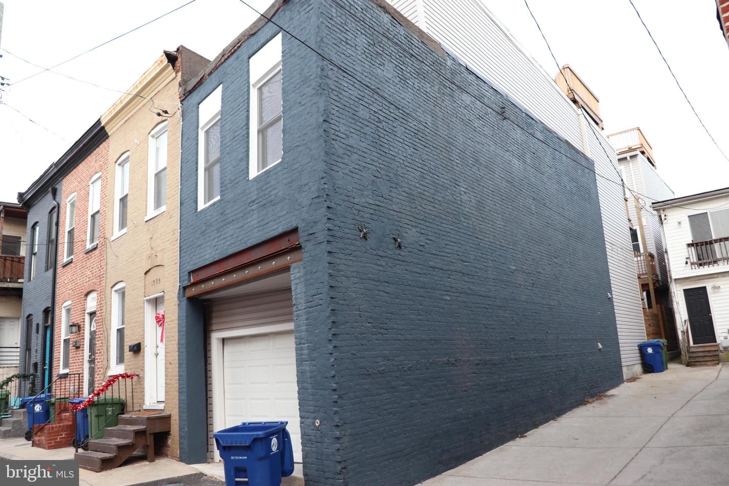 1707 Marshall St Property Photo 2