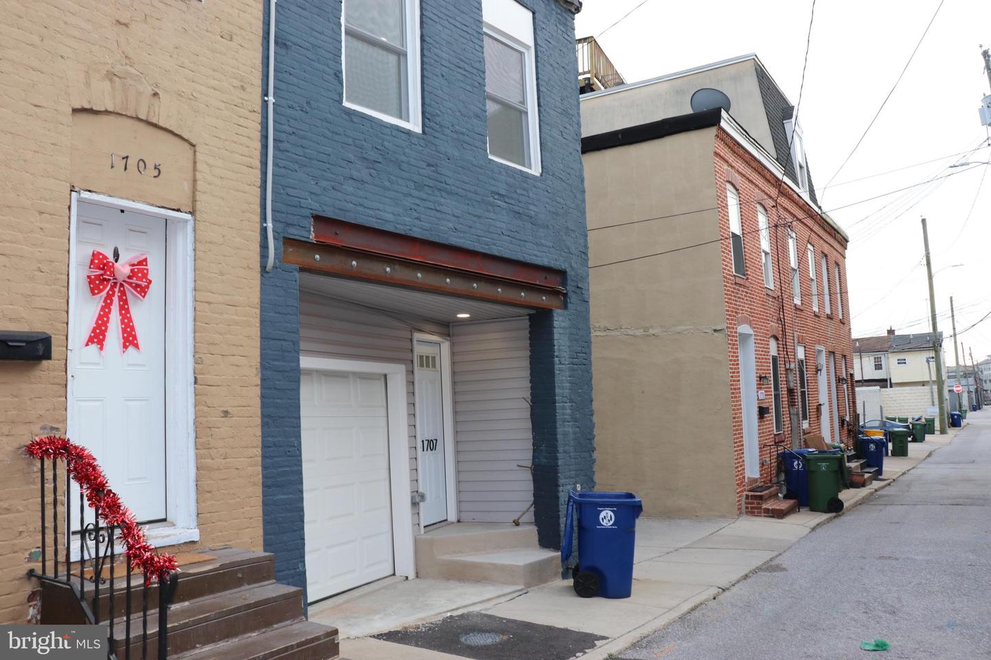 1707 Marshall St Property Photo 3