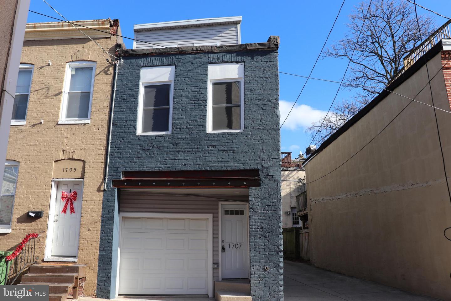 1707 Marshall St Property Photo 4