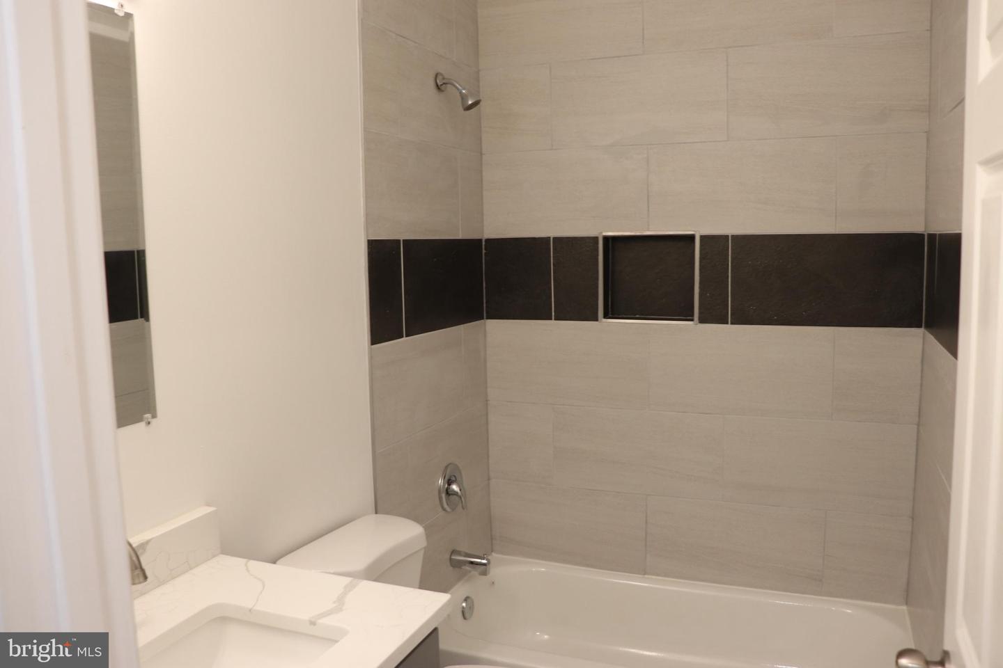 1707 Marshall St Property Photo 10