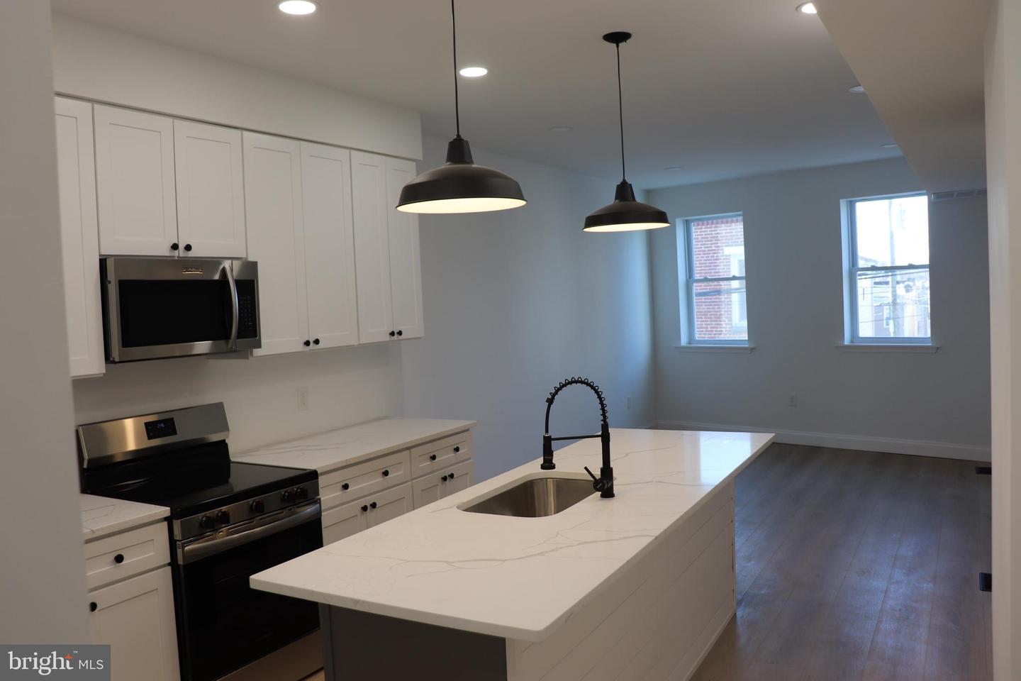 1707 Marshall St Property Photo 12