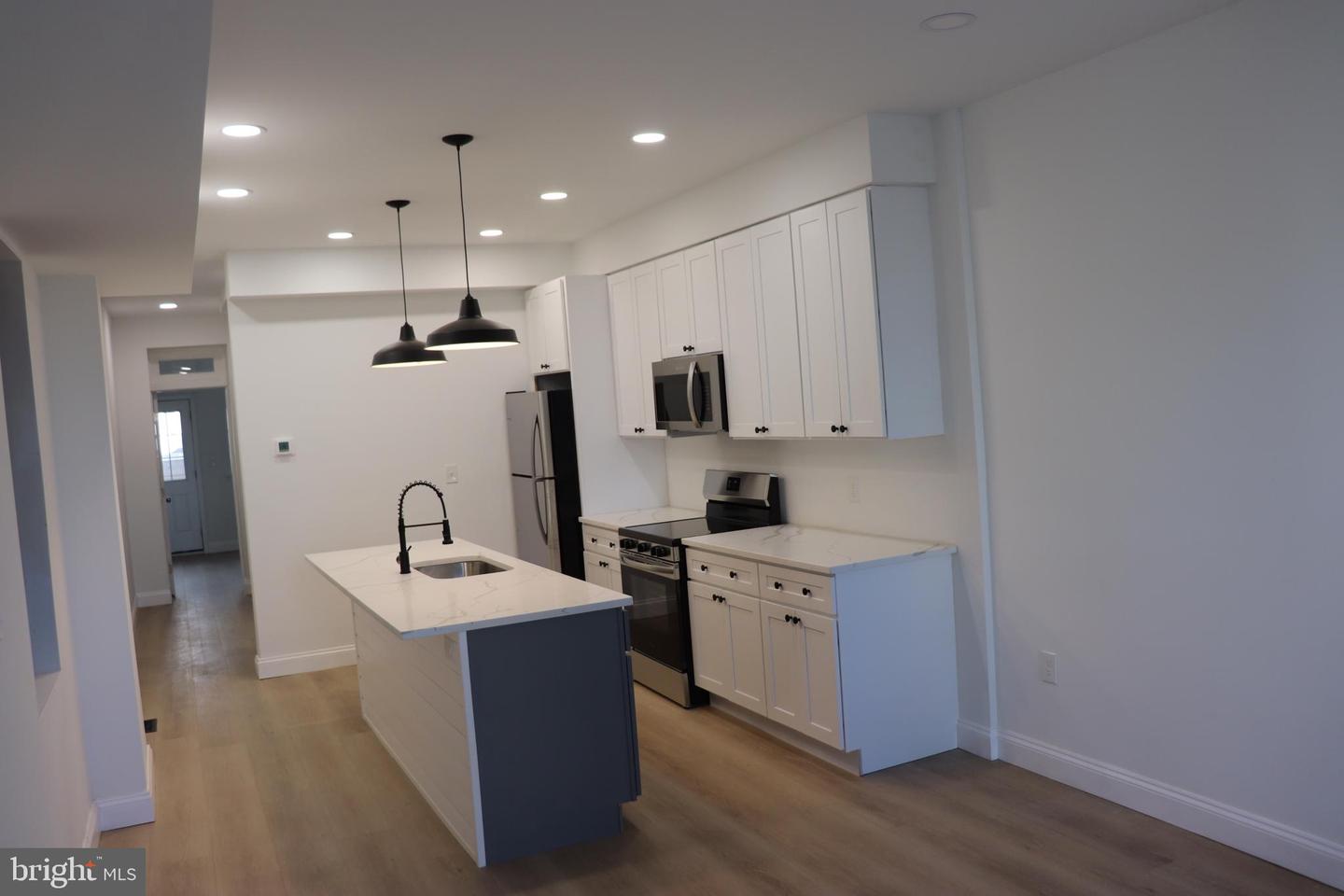 1707 Marshall St Property Photo 14